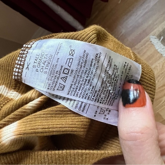 Old Navy Tannish Beige/White/Cream Tie Dyed Button Down Henley Style Ribbed Tank - Picture 5 of 7